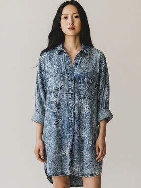 Thrill Crinkled Acid-Wash Denim Shirt Dress in Blue